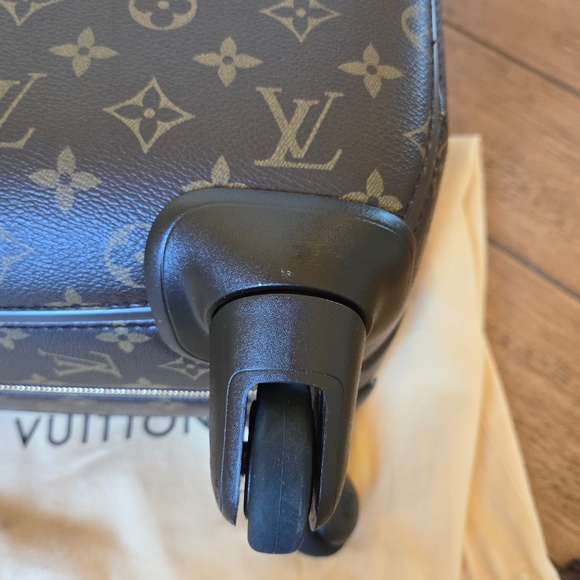Louis Vuitton  Zephyr 55 Suitcase - Picture 11 of 16
